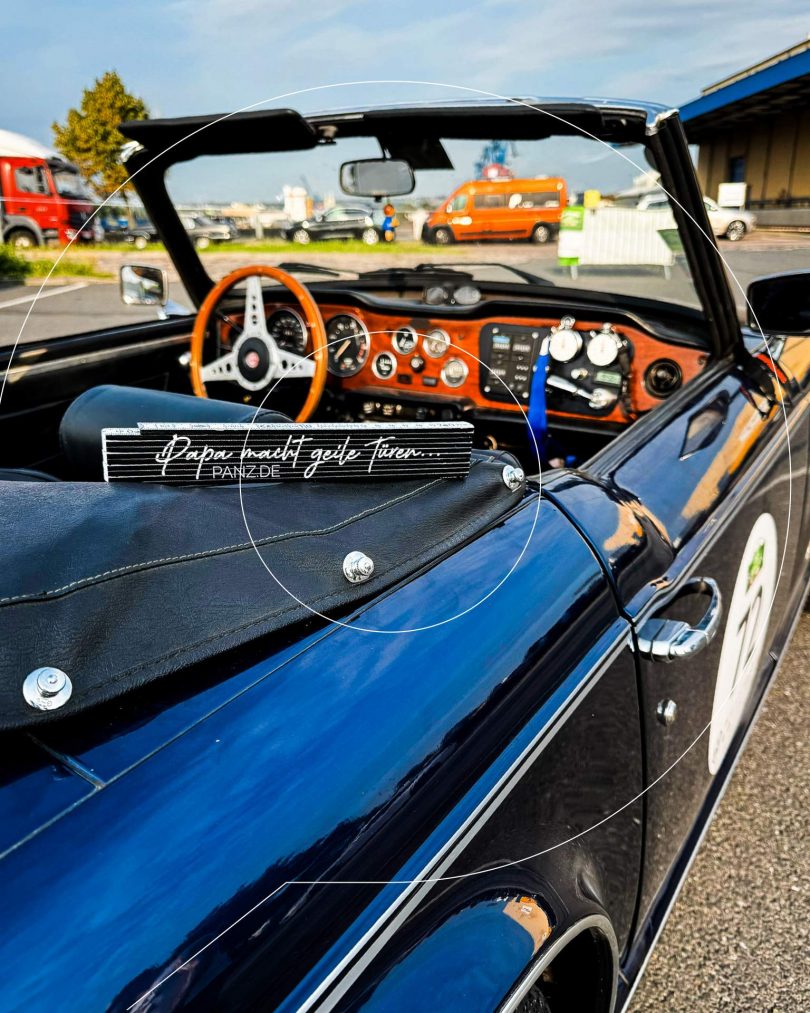 Cockpit-Blick in den Triumph TR6