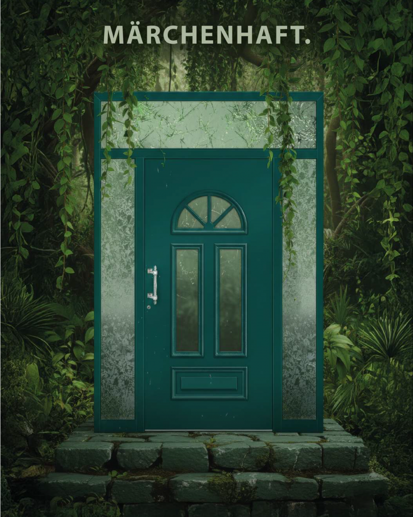 Eine Tür mit gebogenen Elementen inmitten eines Waldes, auf einem Steinpodest. am Boden plätschert Wasser und die Blätter einen Trauerweide hängen von oben herab