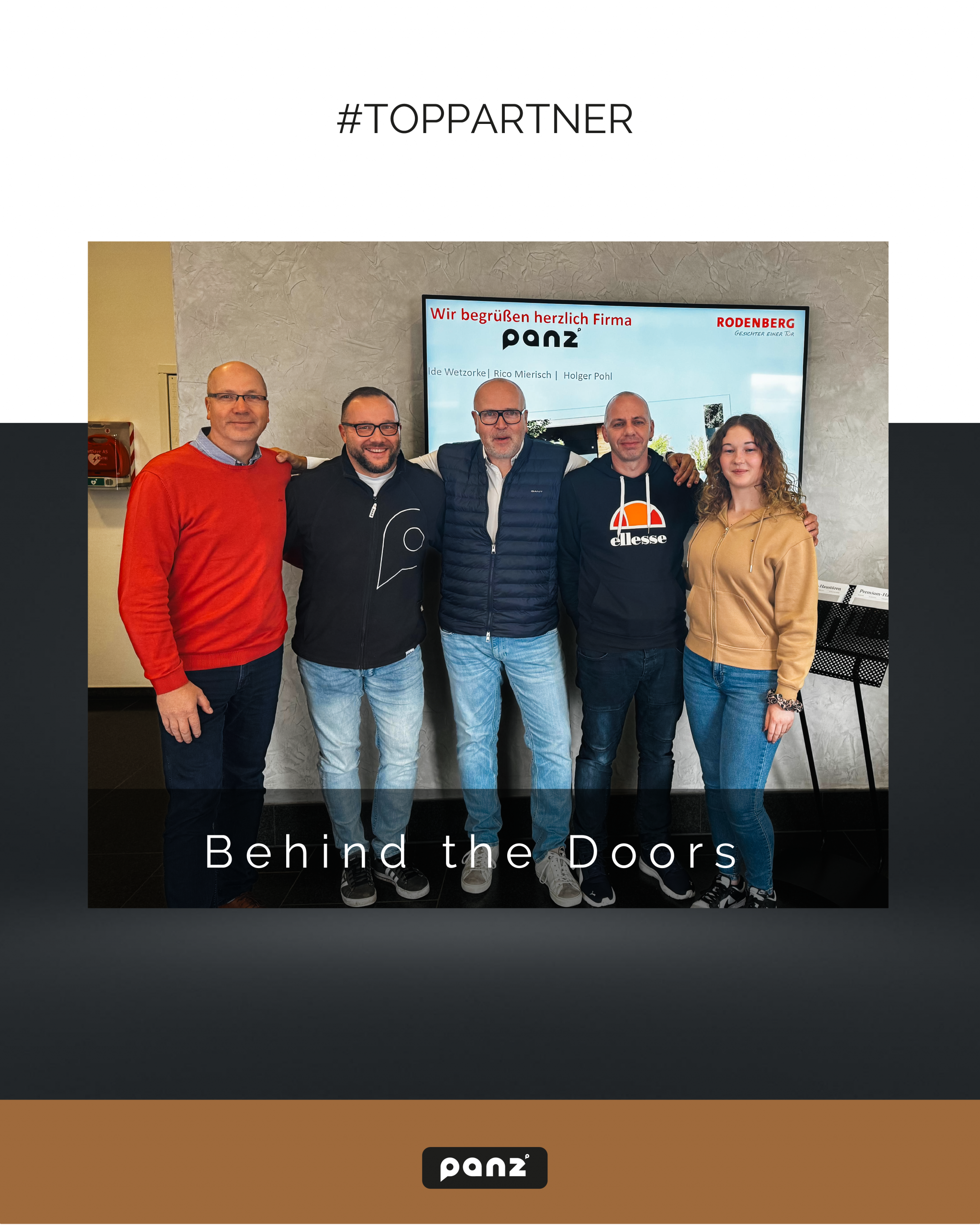 5 personen, Panz-Miarbeiter und Rodenberg-Mitarbeiter, stehen emeinsam vor einem Bildschirm, auf dem steht "Wir begrüßen herzlich PANZ"