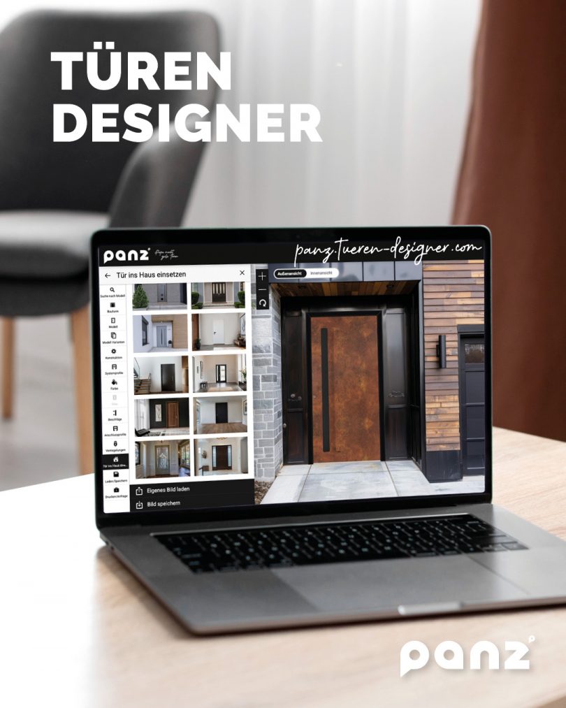 Online-Türendesigner von Panz auf einem Laptop-Bildschirm. Die Benutzeroberfläche zeigt verschiedene Haustürmodelle und Konfigurationsmöglichkeiten für Farben, Beschläge und Glasarten. SEO-Fokus: Haustüren online konfigurieren, individuelles Türendesign und digitale Planung für den Hauseingang.